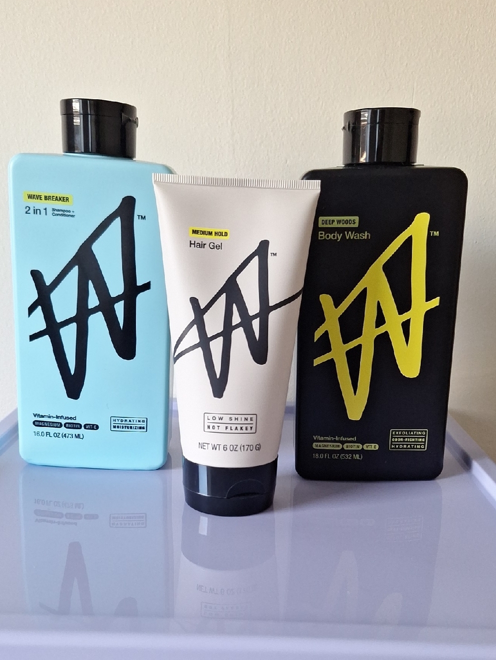 Body Wash - Vitamin-Infused Exfoliating Body Wash (Black/Yellow) Gel